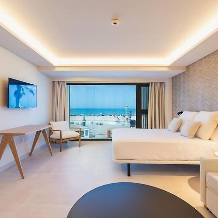 Apartamentos Playa Victoria Cádiz Eksteriør billede