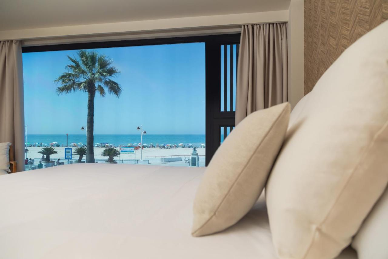 Apartamentos Playa Victoria Cádiz Eksteriør billede