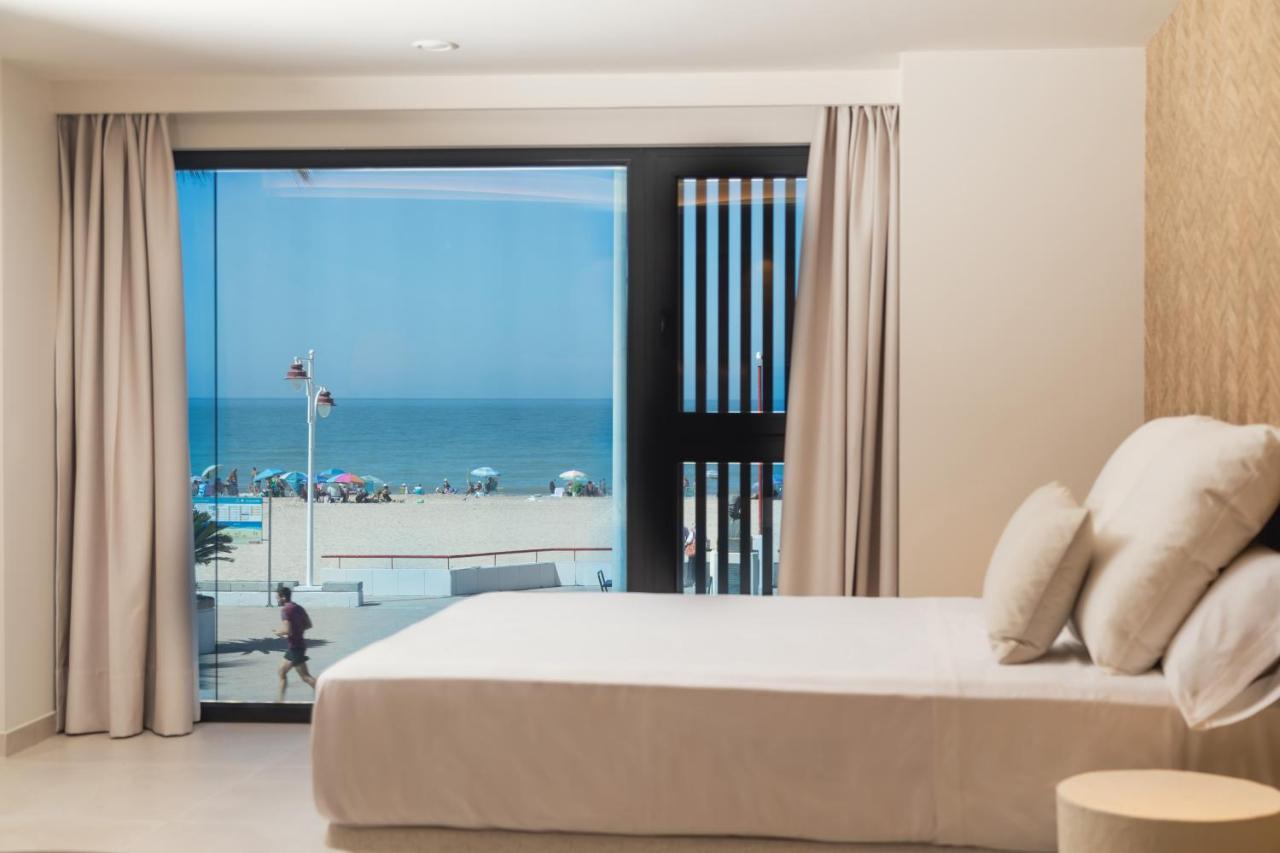 Apartamentos Playa Victoria Cádiz Eksteriør billede